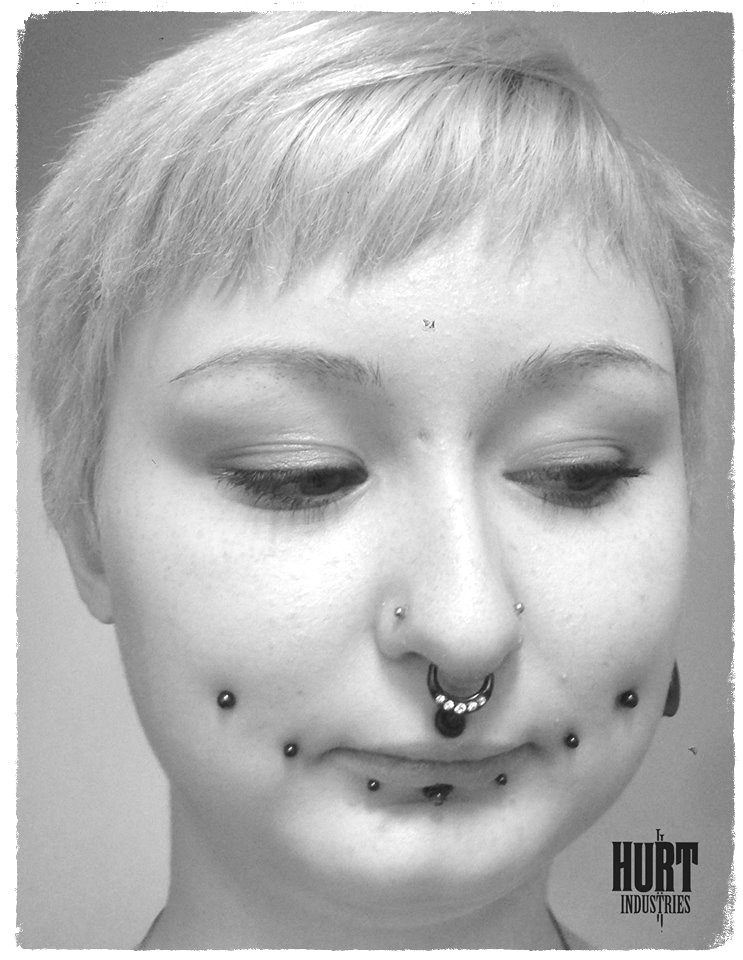 Nostri Septum Cheek Labret Medusa Piercing Kombi. Hurt Industries