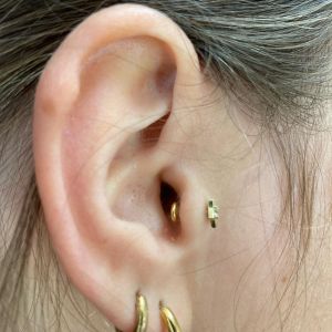 02-18k-echtgold-aufsatz-tragus-piercing 51737973059 O