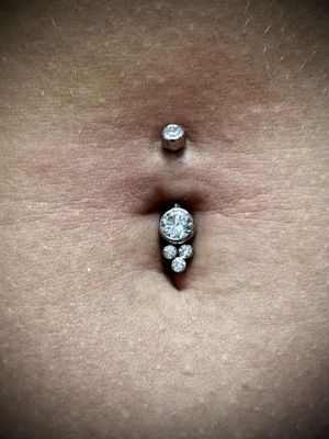 Bauchnabel Cluster Titan Banana  mit Premium Zirconia Mike Hurt Industries 
