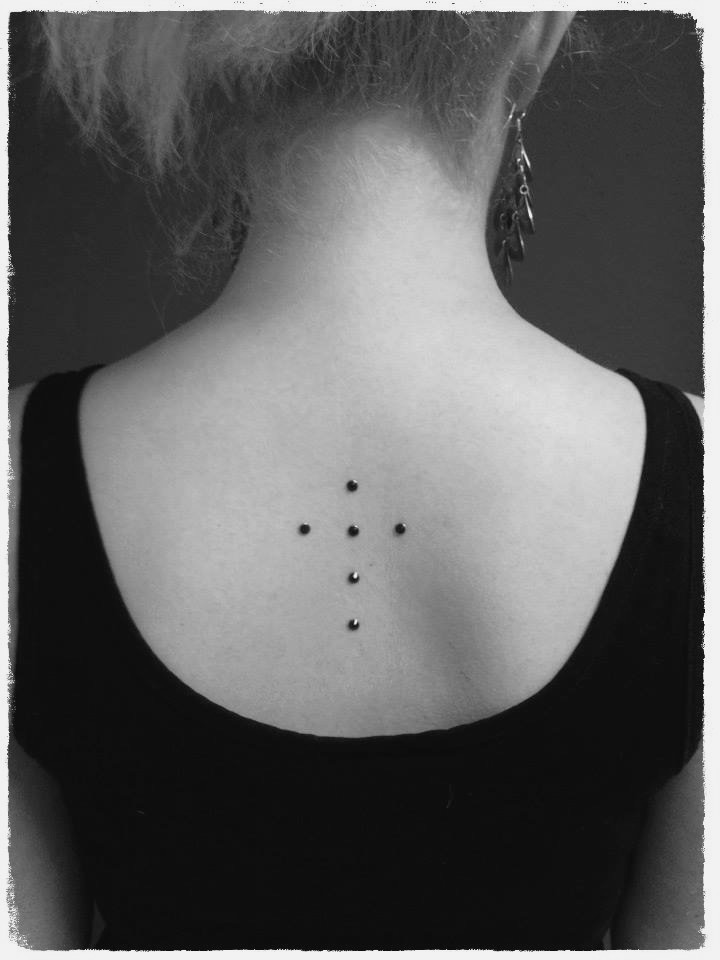 Microdermal Kreuz 