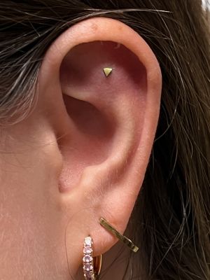 Flat Piericng mit 14k Echtgold Dreieck Mike Hurt Industries 